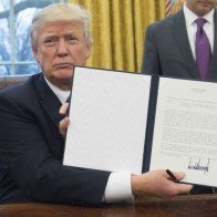 ​Ông Trump ký sắc lệnh rút Mỹ khỏi TPP