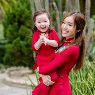 Elly Trần và con gái Cadie diện đồ đôi rực rỡ