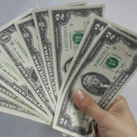 Sính dùng ngoại tệ “độc” để lì xì