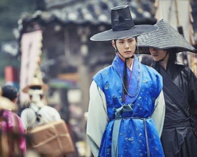 Park Bo Gum và Lee Young Ae mặc đồ cổ trang đẹp nhất màn ảnh Hàn