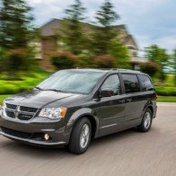 Top 7 xe minivan mới xịn nhất cho du xuân