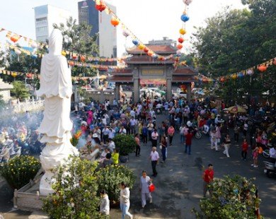 Những nơi nào đông đúc du khách nhất dịp Tết Đinh Dậu?