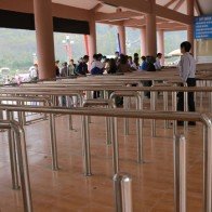 Hiếm thấy: Chùa Hương vắng khách sau giờ khai hội