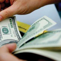 Các ngân hàng giảm mạnh đồng USD