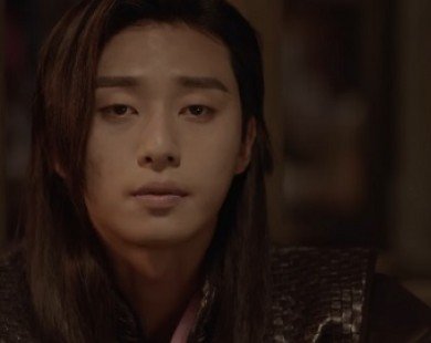 Hwarang tập 15: Thoát họa diệt thân, Park Seo Joon đã chịu nói "lời yêu" với Go Ara