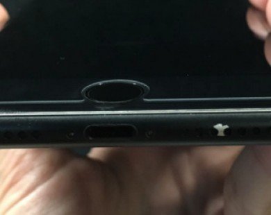 Apple iPhone 7 dễ bong tróc, sứt mẻ