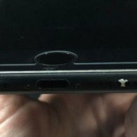 Apple iPhone 7 dễ bong tróc, sứt mẻ