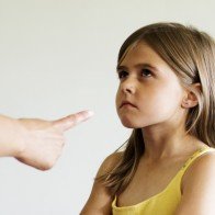 Giải mã vì sao bố mẹ càng cấm trẻ càng làm?