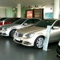 1 năm qua, giá xe ô tô con đã giảm trung bình 240 triệu đồng/chiếc