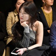 Song Hye Kyo khiến fan phát sốt vì hiếm hoi mặc hở