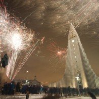 "Lạc trôi" giữa những địa danh đẹp khó tin ở Iceland