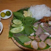 Lên Tây Bắc mùa xuân đừng quên thưởng thức món ngon từ lợn cắp nách