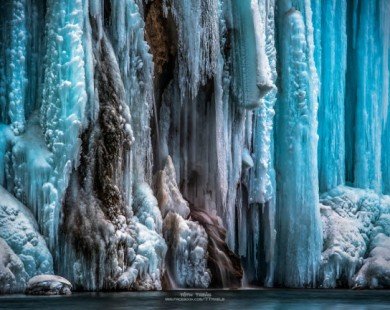 Thác nước đóng băng đẹp hiếm thấy ở Croatia