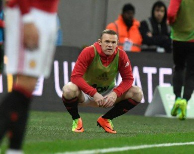 HLV Mourinho “chơi xỏ” Wayne Rooney?