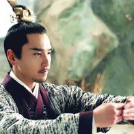 "Thập lý đào hoa" lại gây tranh cãi vì biến tình thầy trò thành "yêu đương nhăng nhít"