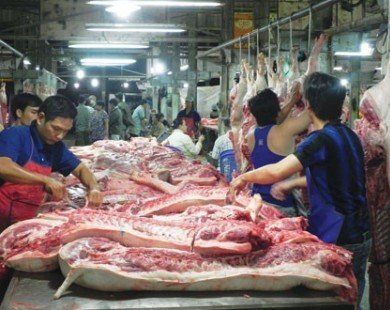 Giá thịt lợn hơi tăng nhẹ trong khi giá thịt gia cầm giảm sâu