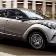 Toyota C-HR cạnh tranh Honda HR-V với giá 475 triệu đồng
