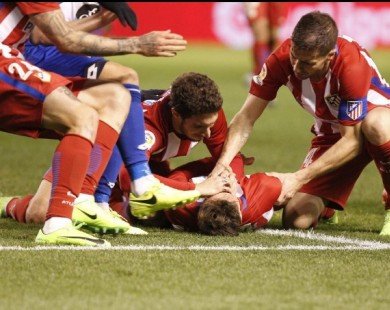 Ai là người cứu Fernando Torres khỏi “lưỡi hái tử thần”?