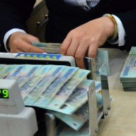 Lãi vay khó giảm do nợ xấu