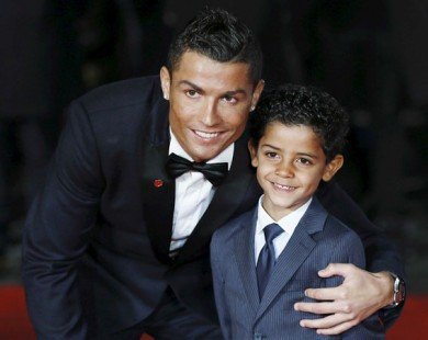 Cristiano Ronaldo sắp đón cặp quý tử song sinh