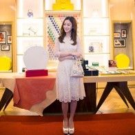Kim Tae Hee rạng rỡ lần đầu tiên xuất hiện sau khi kết hôn