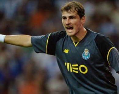 Casillas lập kỷ lục, vượt mặt huyền thoại Paolo Maldini