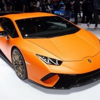 Lamborghini Huracan Performante có giá 6,3 tỷ đồng