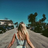 Em của bây giờ không còn biết khóc khi buồn nữa...