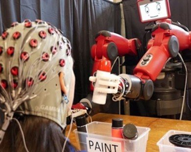 Mỹ chế tạo robot có thể điều khiển bằng não người