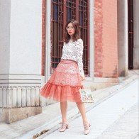 Mê đắm mọi ánh nhìn với cách phối đồ đẹp miễn chê cùng chân váy xòe bồng