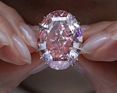 Tỷ phú Hong Kong mua viên kim cương đắt giá nhất lịch sử