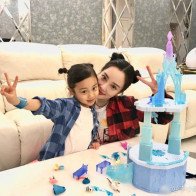 Những khoảnh khắc bình yên của sao bên con