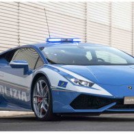 Cảnh sát Ý dùng Lamborghini Huracan tuần tra bắt cướp
