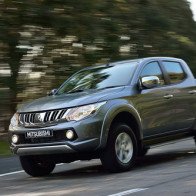 Mitsubishi Triton và Nissan Navara sẽ được "hợp nhất"