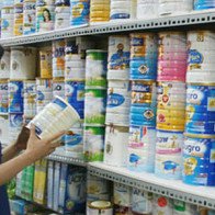 Hai DN thông báo giảm 3-10% giá sữa