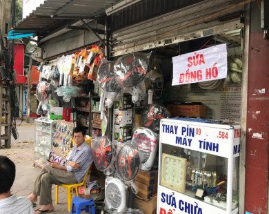 Dãy phố với 40 cửa hàng siêu nhỏ 1-2m2 tồn tại 40 năm giữa Hà Nội