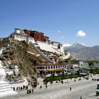 Bên trong cung điện huyền bí khổng lồ tại Tây Tạng