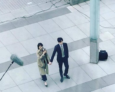 Lee Jong Suk và Suzy tay trong tay, đốt cháy mùa phim hè 2017