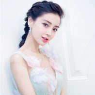 Ngỡ ngàng trước hành trình "hoá thiên nga" của người đẹp Angela Baby