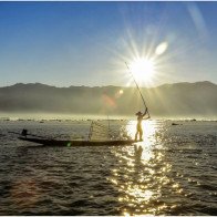 Cuộc sống yên bình trên hồ Inle