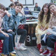 Đau đầu với “hỗn chiến xà lách” của Kim Ji Won và Park Seo Joon