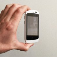 Điện thoại 4G nhỏ nhất thế giới pin cực bền