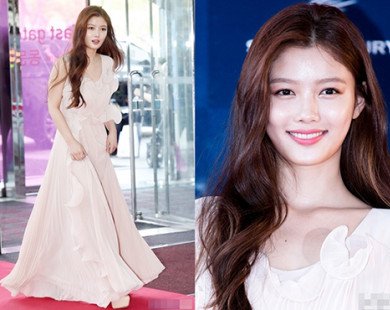 Bất ngờ với mức giá chiếc váy Kim Yoo Jung diện tại Baeksang 2017