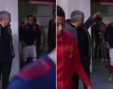 Mourinho bất ngờ chờ đón Oezil ở đường hầm
