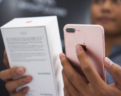 Đối đầu S8, iPhone 7 giảm giá mạnh tại Việt Nam