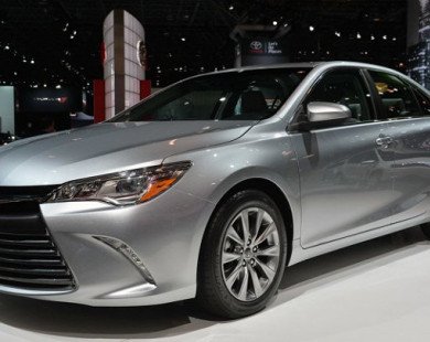 Ô tô Toyota đồng loạt giảm giá gần 100 triệu/xe