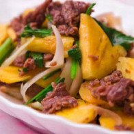 Có ngay đĩa thịt bò xào dứa ngon lành trong vòng "vài nốt nhạc"