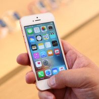iPhone SE chính hãng giảm giá 2 triệu đồng