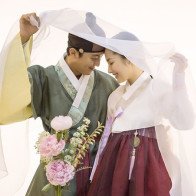Mọt phim Hàn chìm đắm vào thế giới phim cổ trang trong tháng 5 này 