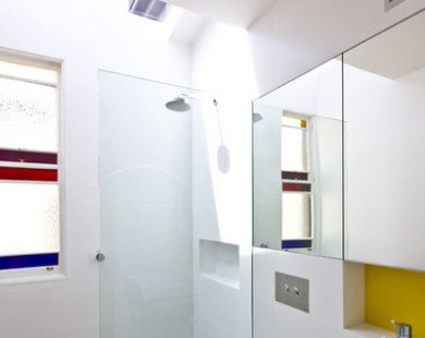 Giải pháp tuyệt vời hóa giải 3 lỗi khó chịu trong phòng tắm chật hẹp